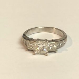 3 stone diamond ring